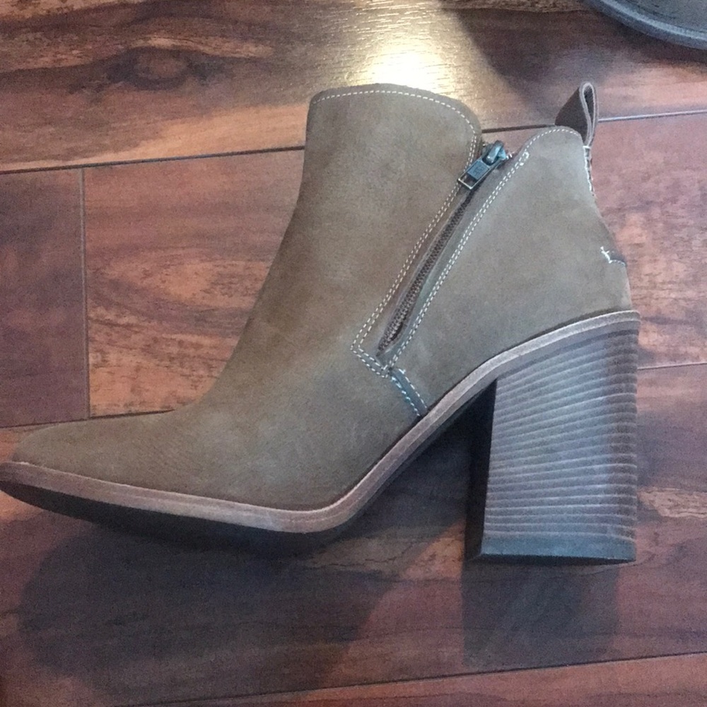 Women’s Ugg Bootie - Picture 3 of 8